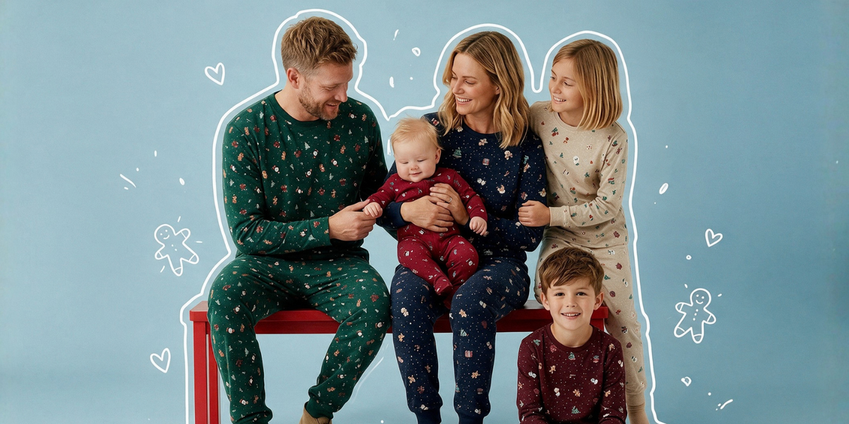 Familie i matchende julepysjamas til jul