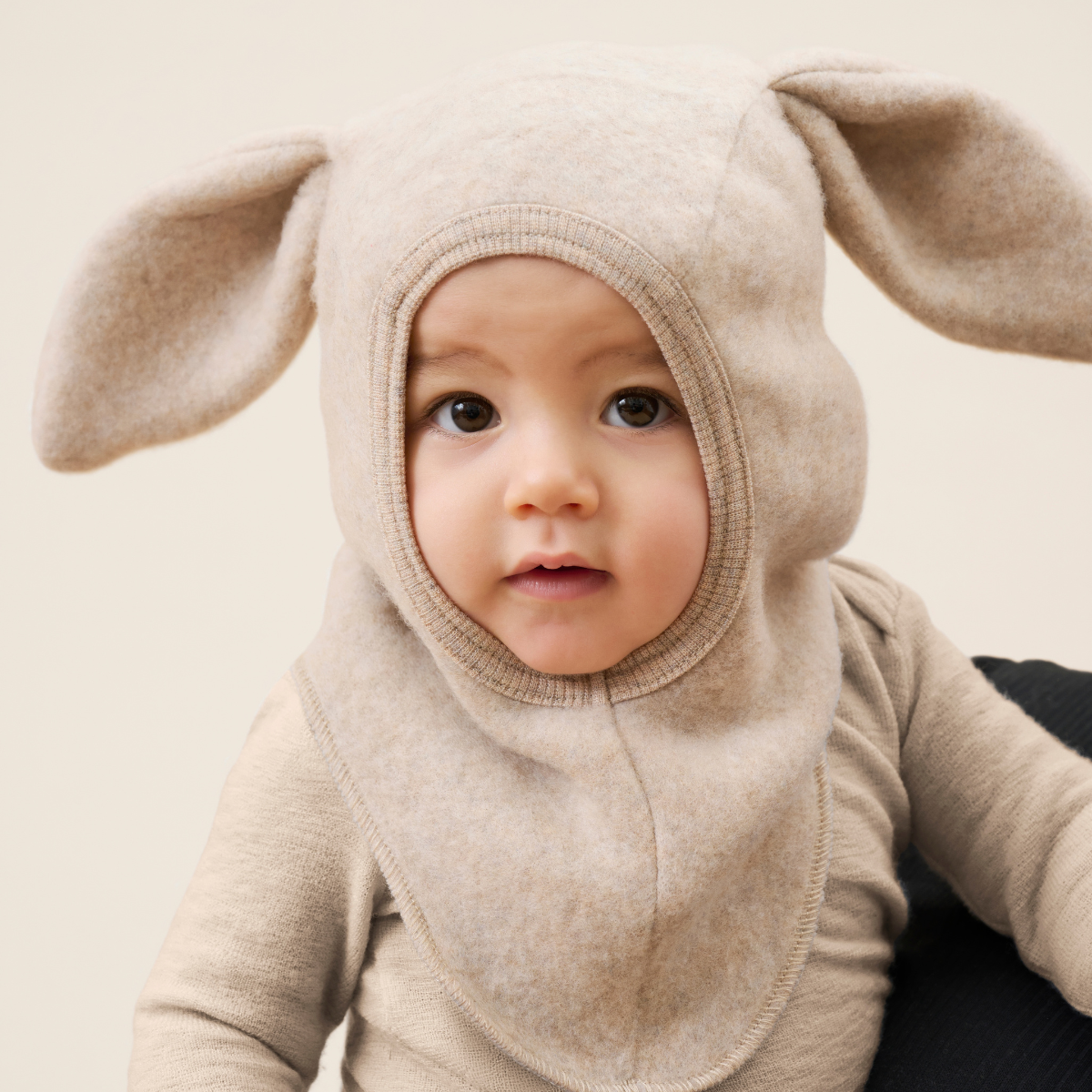 Huttelihut - Balaclava Ullfleece Kaninører Camel Melange