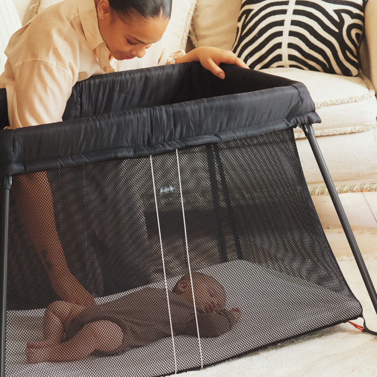 BabyBjörn - Reiseseng Light Black Mesh
