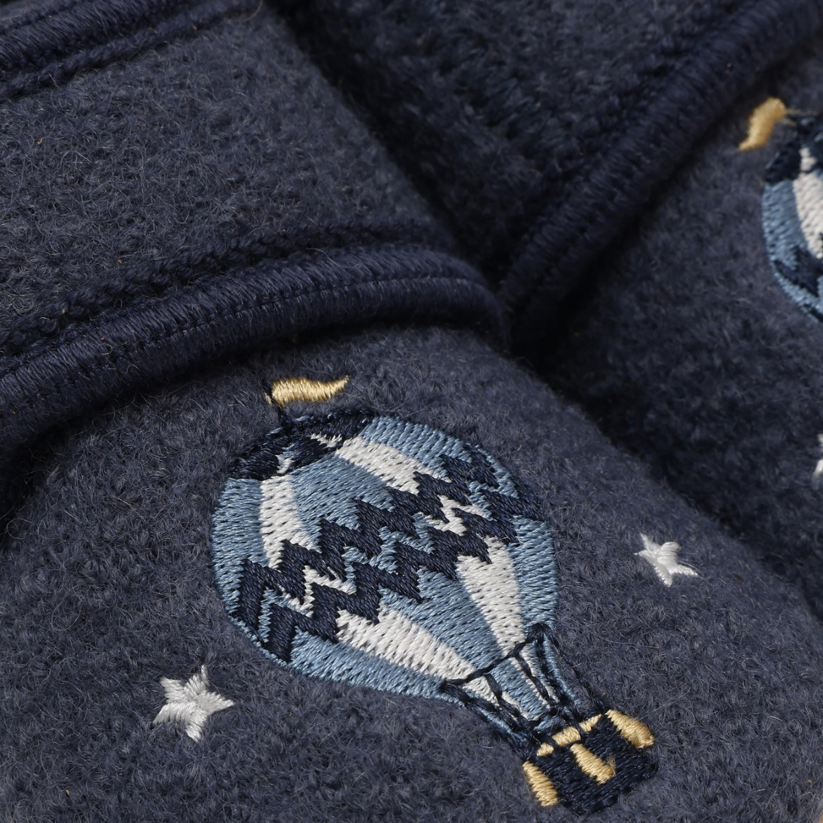 En Fant - Ulltøfler med Broderi Luftballong Vintage Indigo