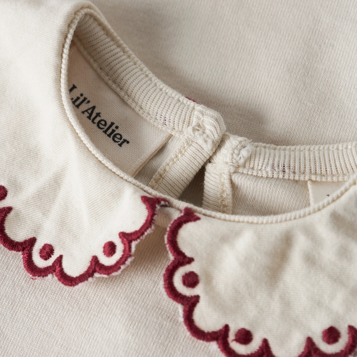 Lil' Atelier - Body Fundo Turtledove/ Biking Red