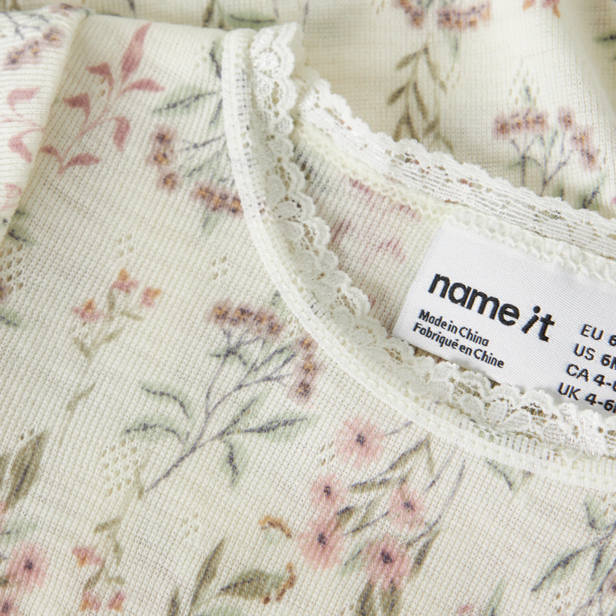 Name It - Ullbody Wang Snow White Flowers + Leafs