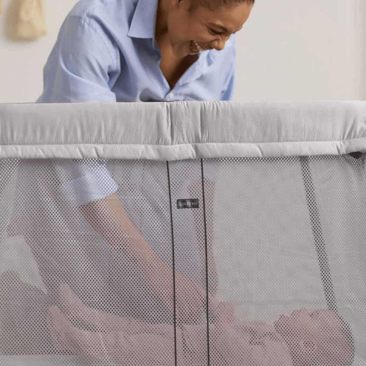 BabyBjörn - Reiseseng Light Silver Mesh - Guttelus.no
