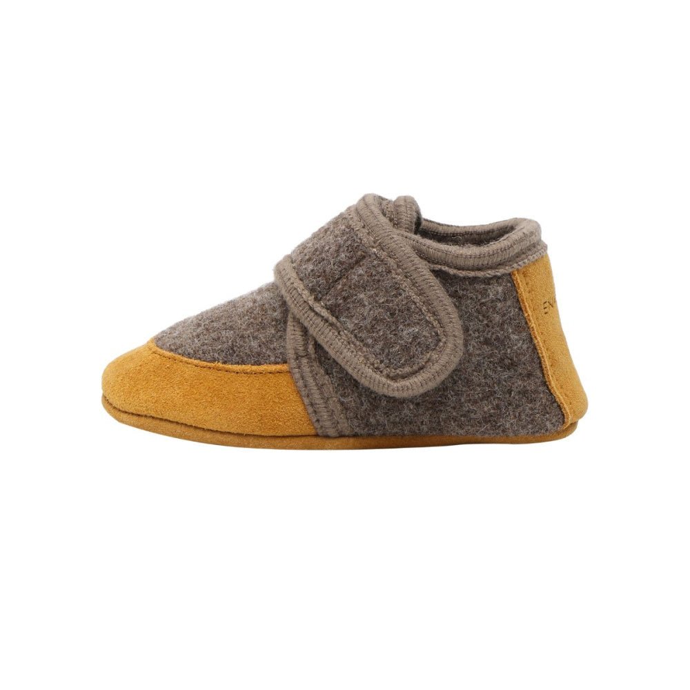 En Fant - Tøfler i Ull/ Suede Walnut - Guttelus.no