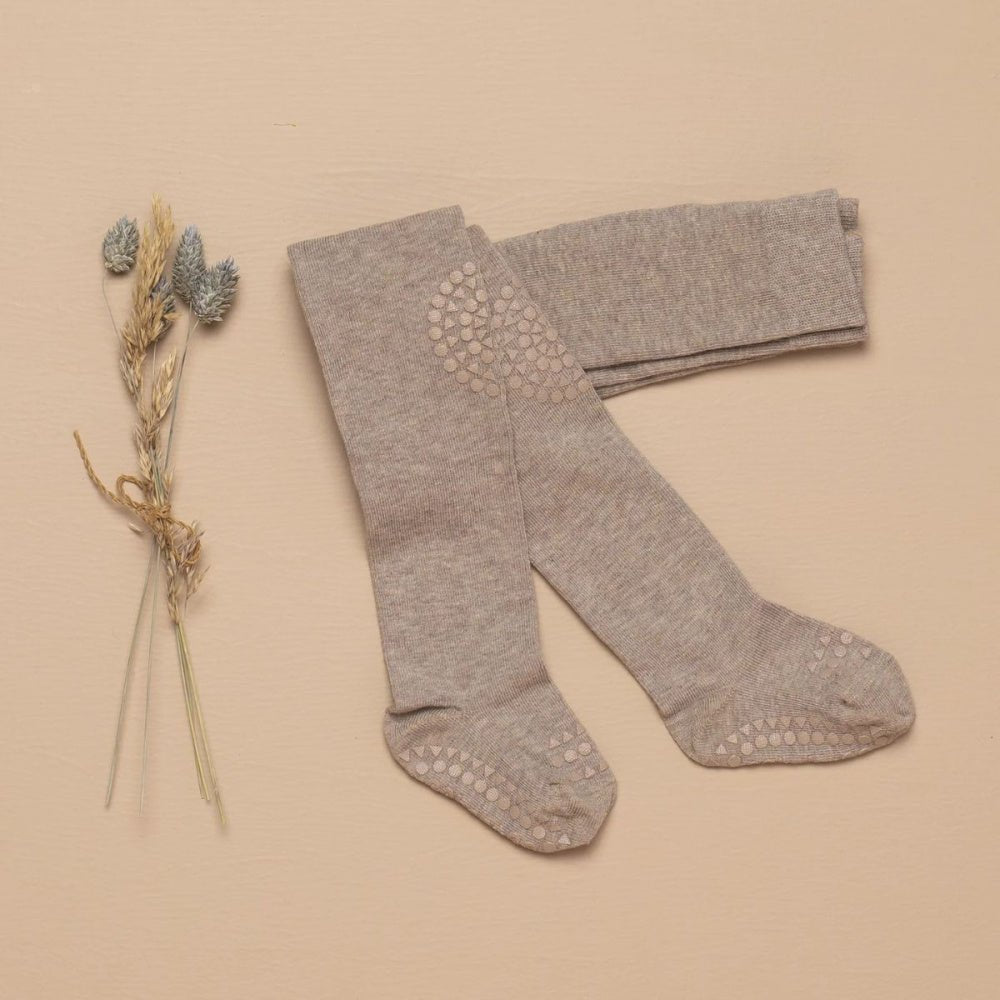 GoBabyGo - Strømpebukse Antiskli Organic Sand - Guttelus