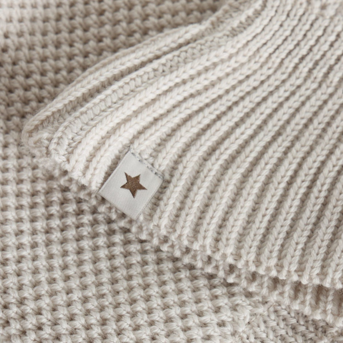 Huttelihut - Balaclava Vindtett Pompoms Sand Melange - Guttelus