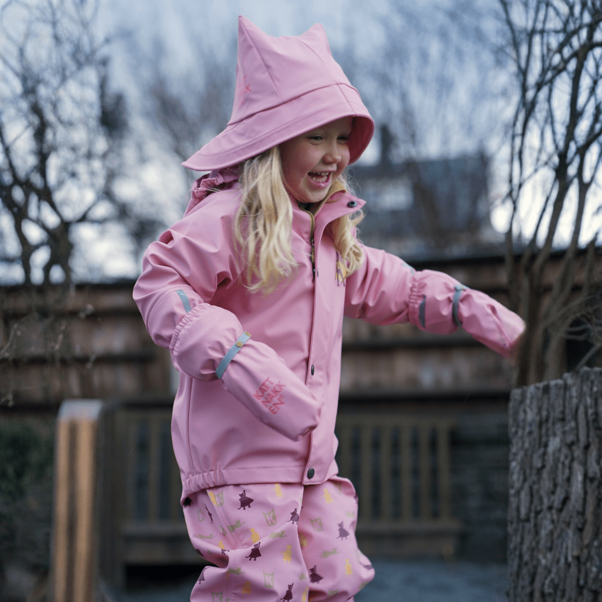 Kattnakken - Regnsett Plask Rosa Krystall - Guttelus.no