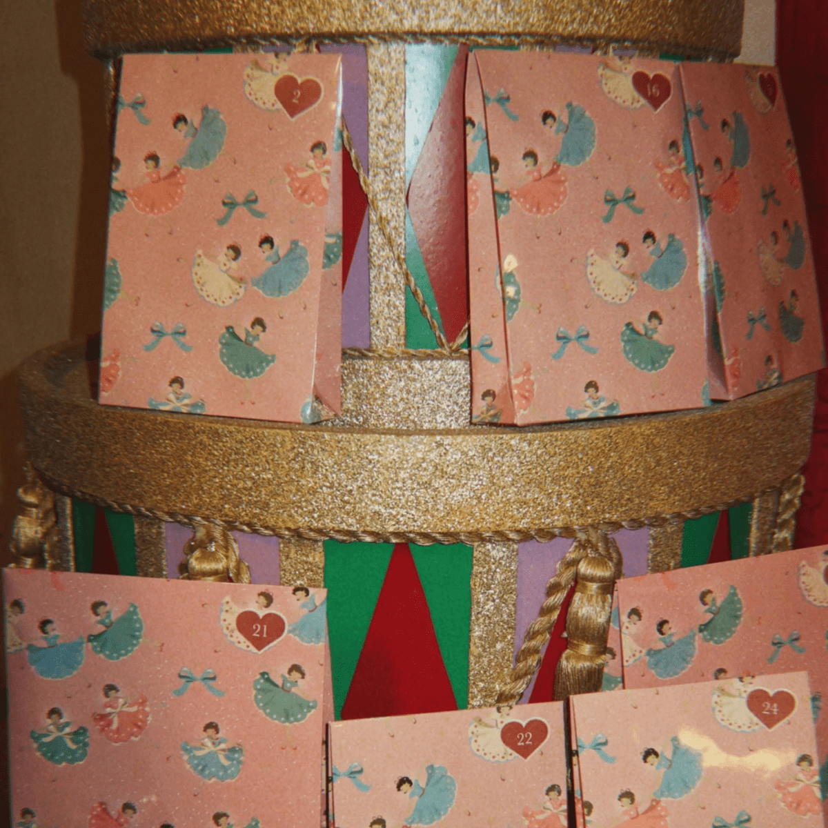 Konges Sløjd - Julekalender 24 stk Beige/ Pink - Guttelus