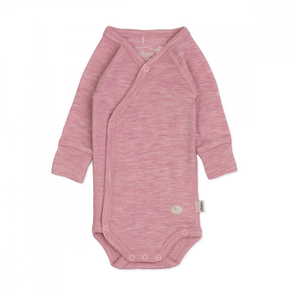 Lillelam - Omslagsbody i Ull Mini Lyng - Guttelus.no