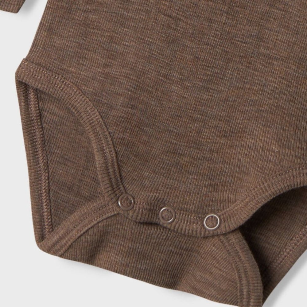 Name It - Body i Ull og Silke Baby Rib Wossa Walnut - Guttelus