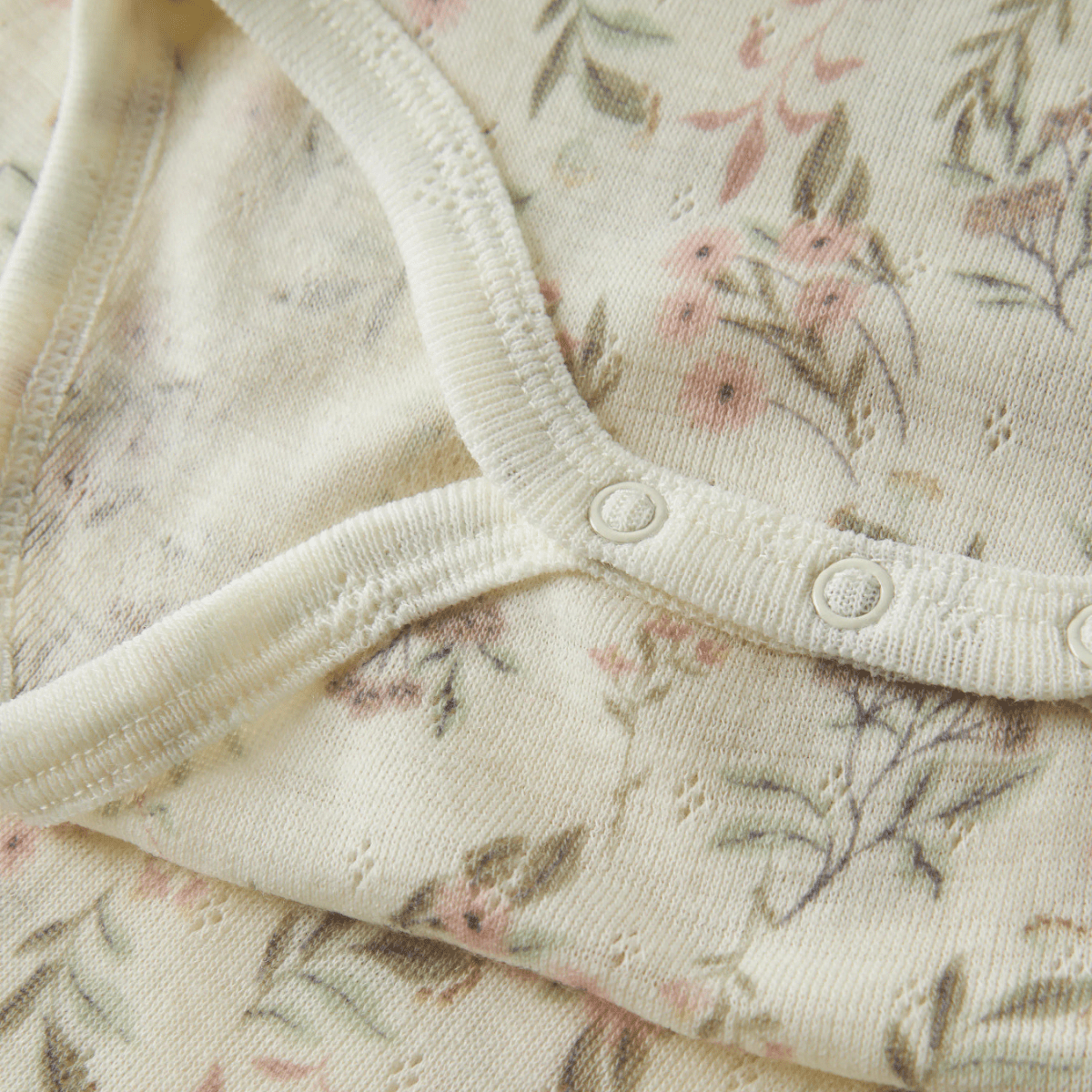 Name It - Ullbody Wang Snow White Flowers + Leafs - Guttelus.no