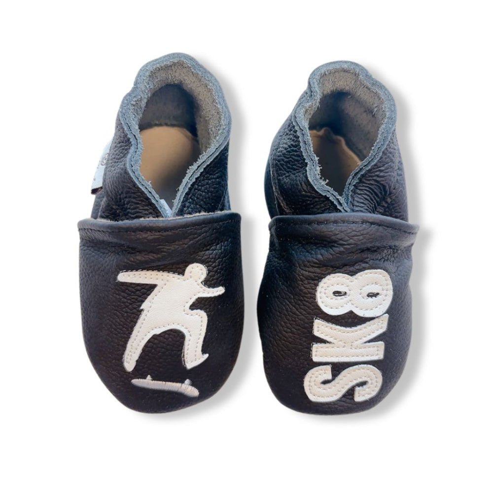 Rose et Chocolat - Tøfler i Skinn SK8 Black - Guttelus