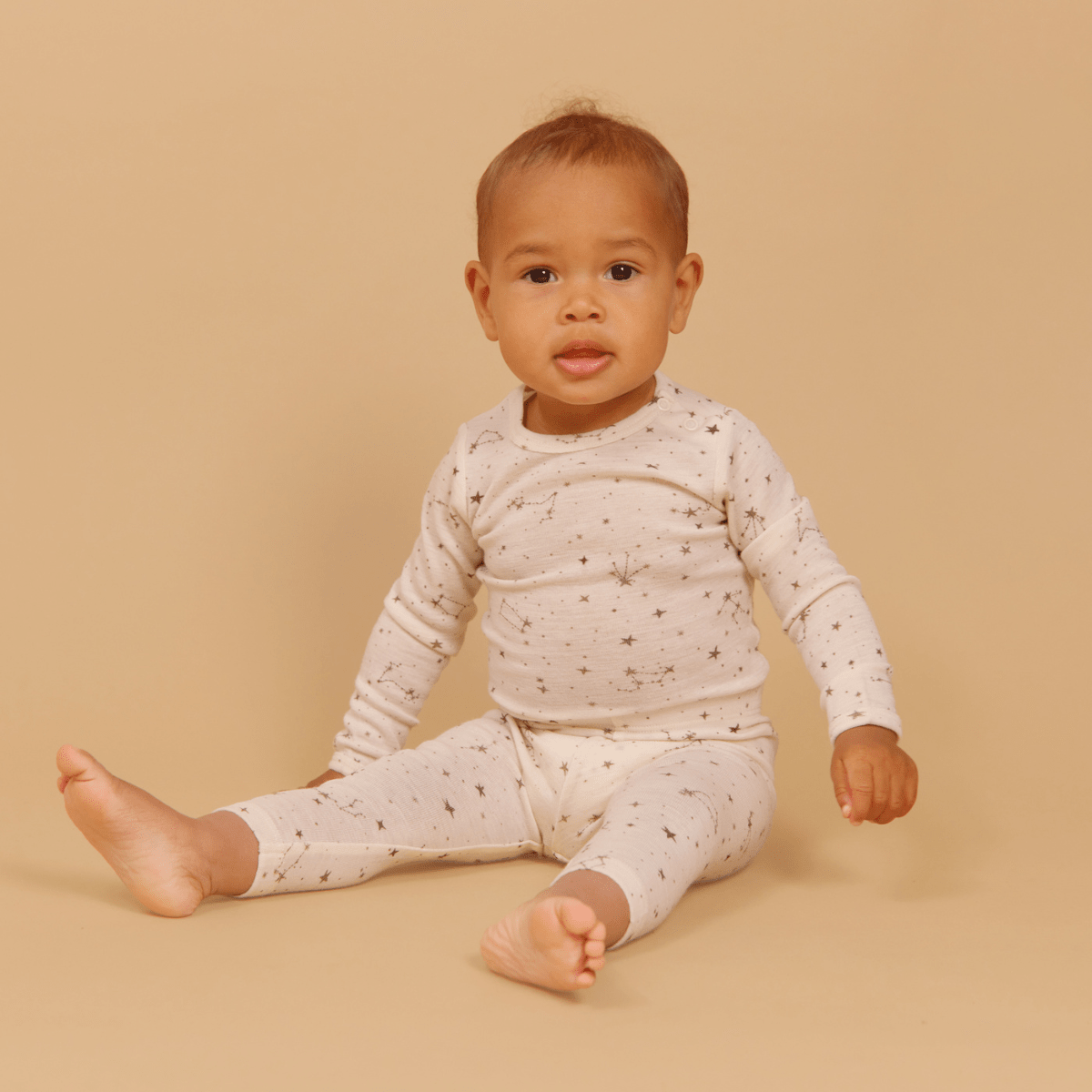 Wheat - Ullbody Lucca Eggshell Stars - Guttelus