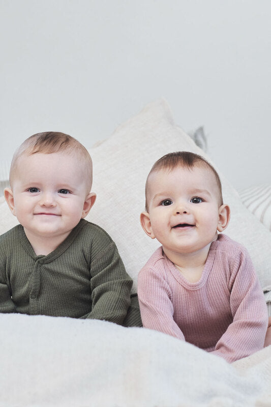 Hust and Claire - Body I Ull og Lyocell Berry Woodrose