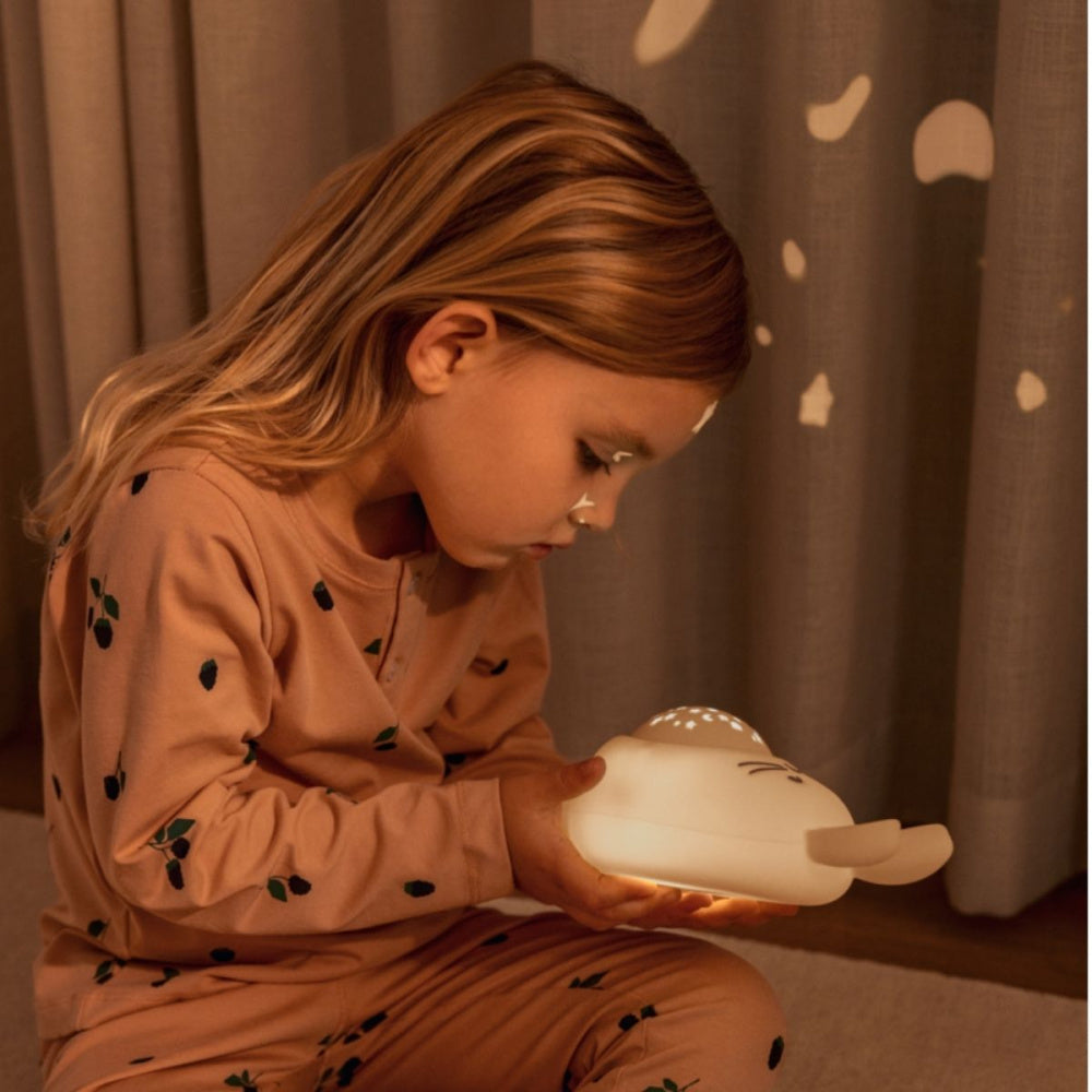 Liewood - Nattlampe med Lyd og Projektor Manuel Rabbit Sandy