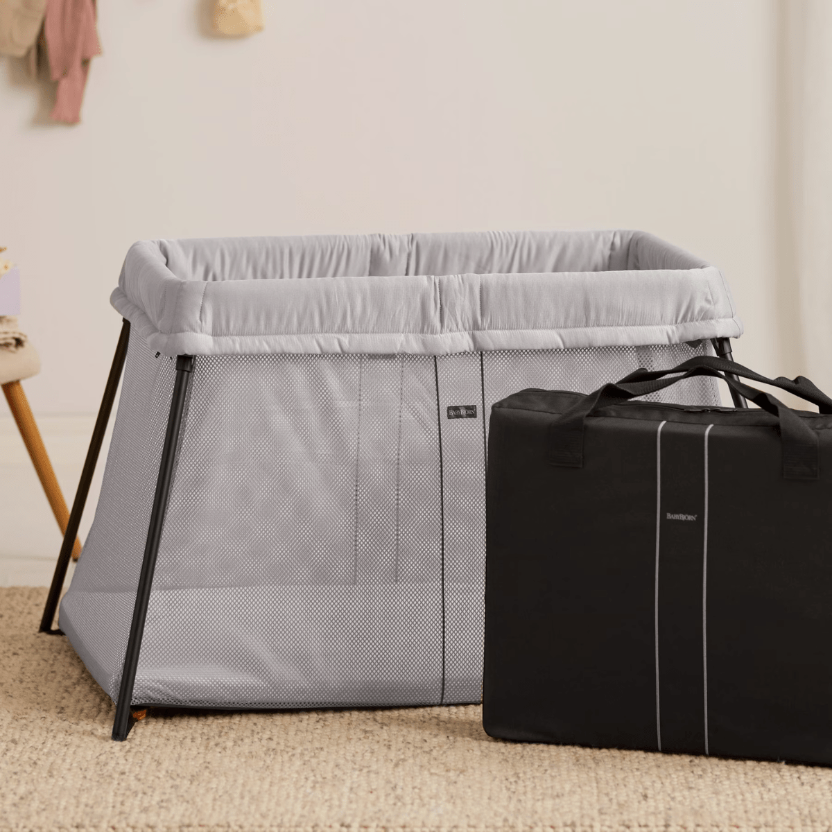 BabyBjörn - Reiseseng Light Silver Mesh - Guttelus.no