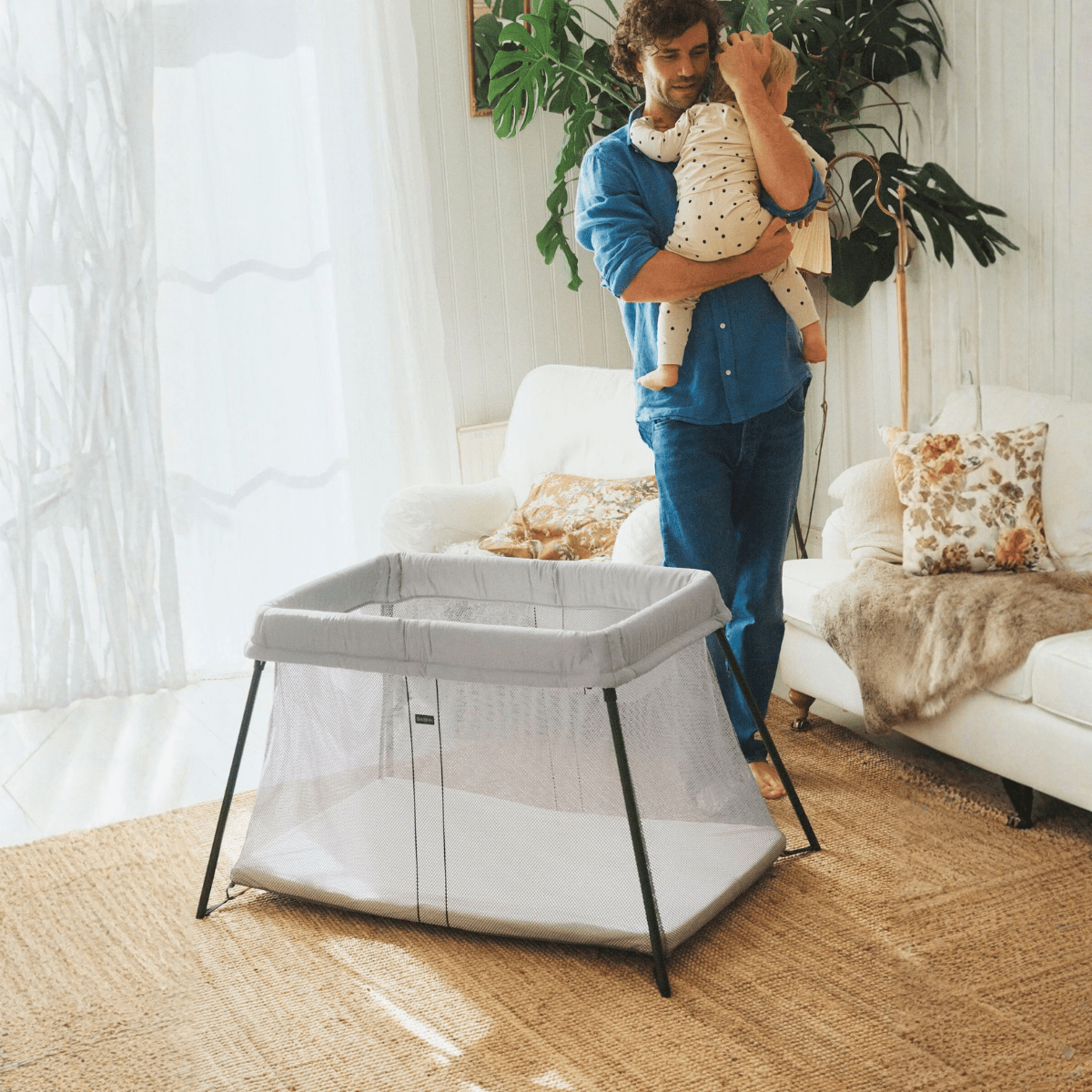 BabyBjörn - Reiseseng Light Silver Mesh - Guttelus.no