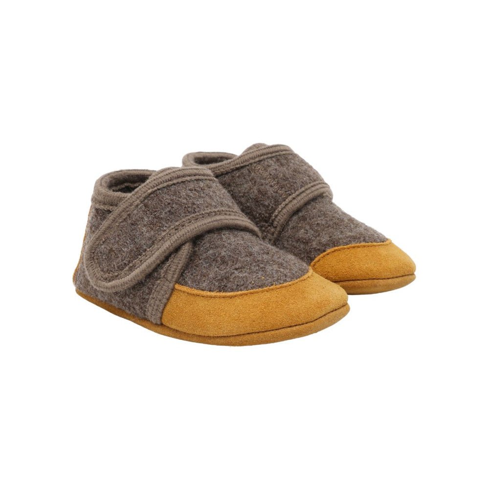 En Fant - Tøfler i Ull/ Suede Walnut - Guttelus.no