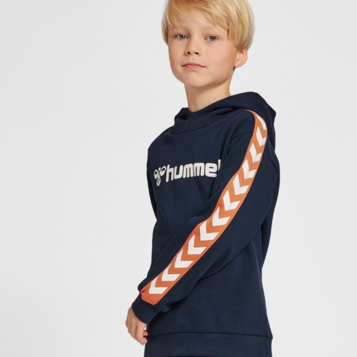 Hummel - Hettegenser Takao Hoodie Black Iris - Guttelus.no