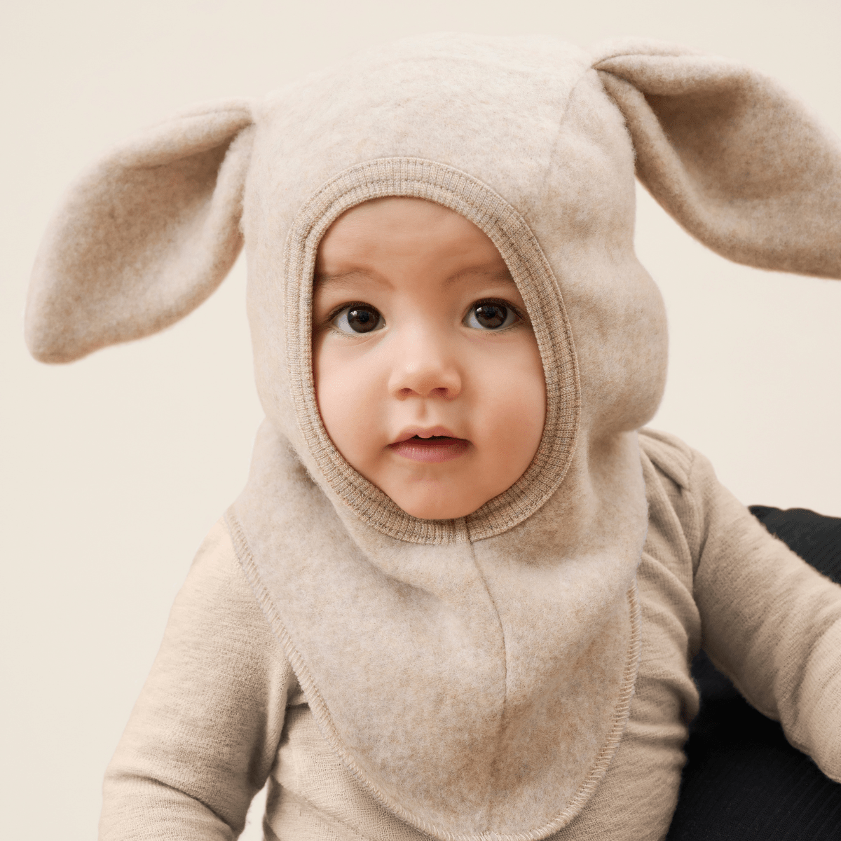 Huttelihut - Balaclava Ullfleece Kaninører Camel Melange - Guttelus