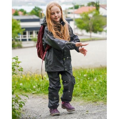 Kattnakken - Regnsett Junior Kattesvart - Guttelus.no