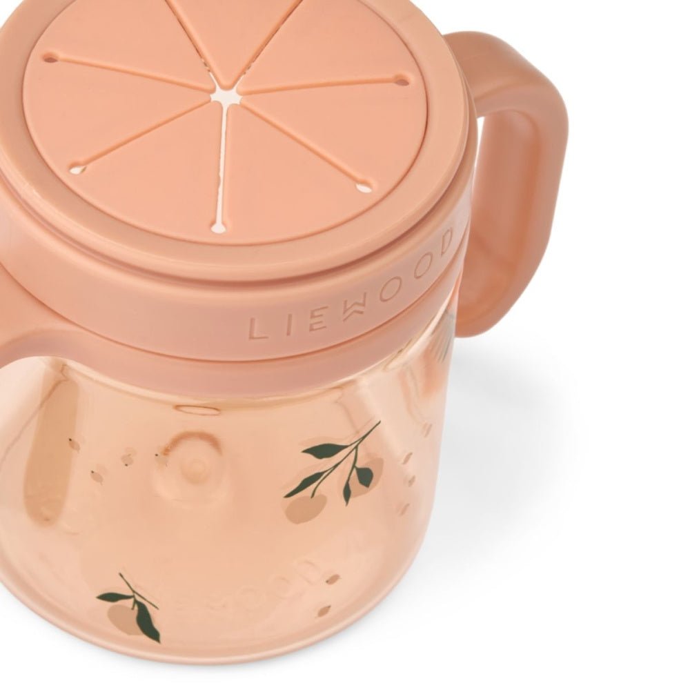 Liewood - Snackkopp Enyo 280ml Peach / Sea Shell - Guttelus.no