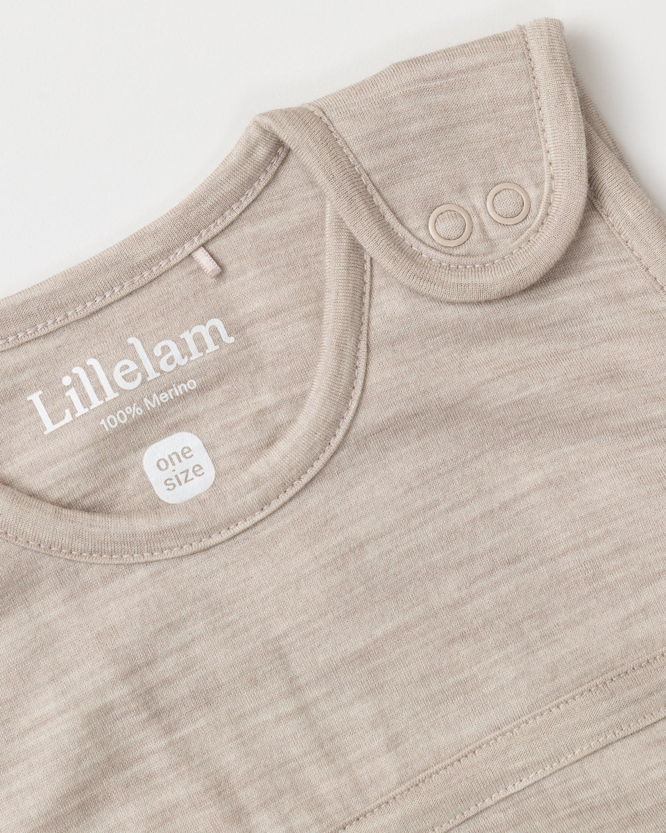 Lillelam - Nattpose i Ull Luna - Lys Beige - Guttelus