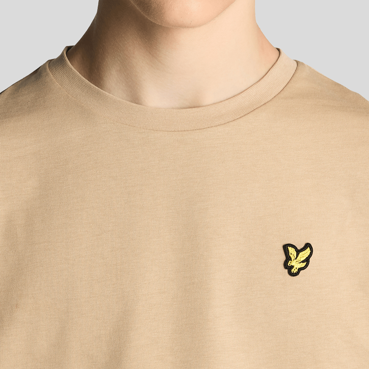 Lyle & Scott - T-skjorte Wheat - Guttelus.no