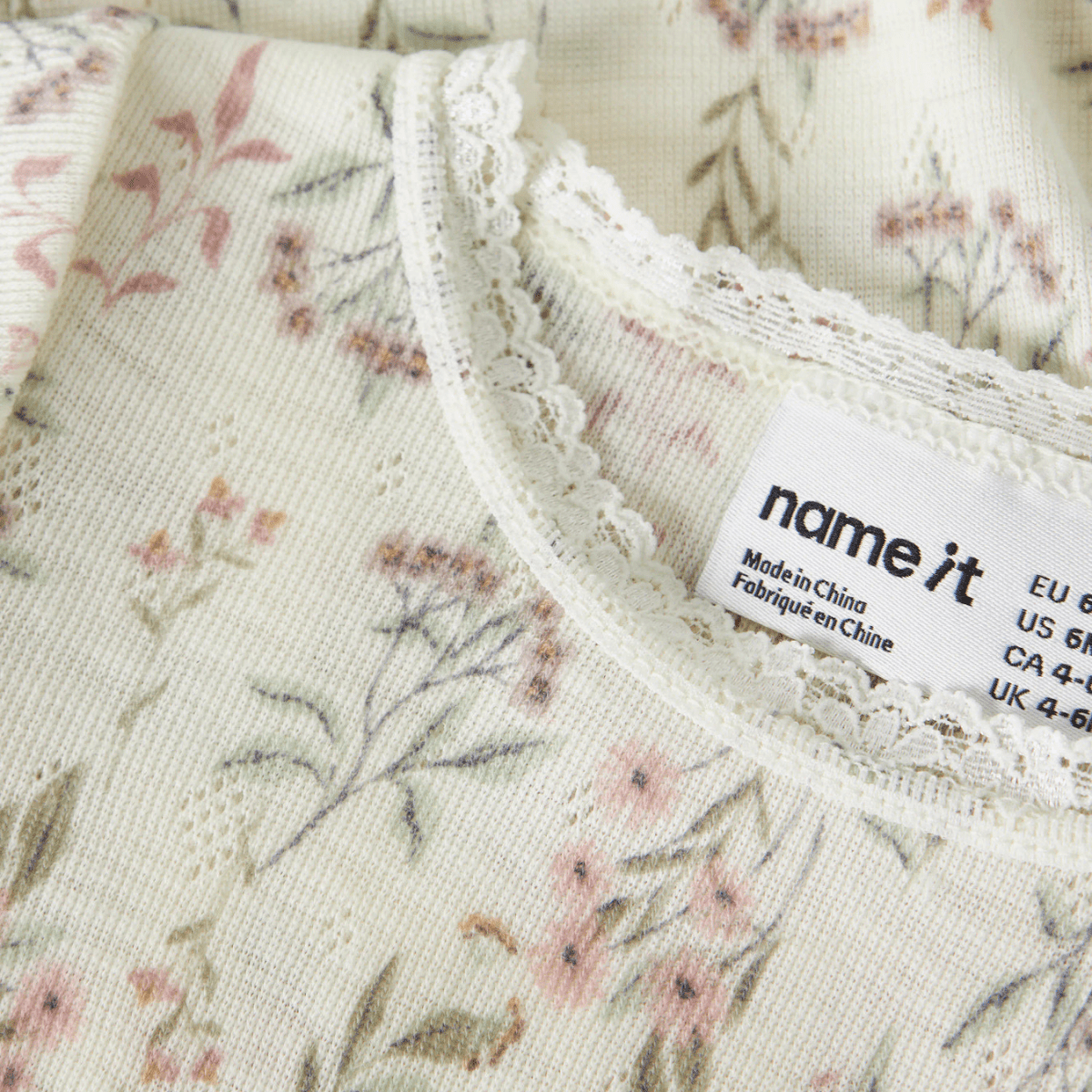 Name It - Ullbody Wang Snow White Flowers + Leafs - Guttelus.no