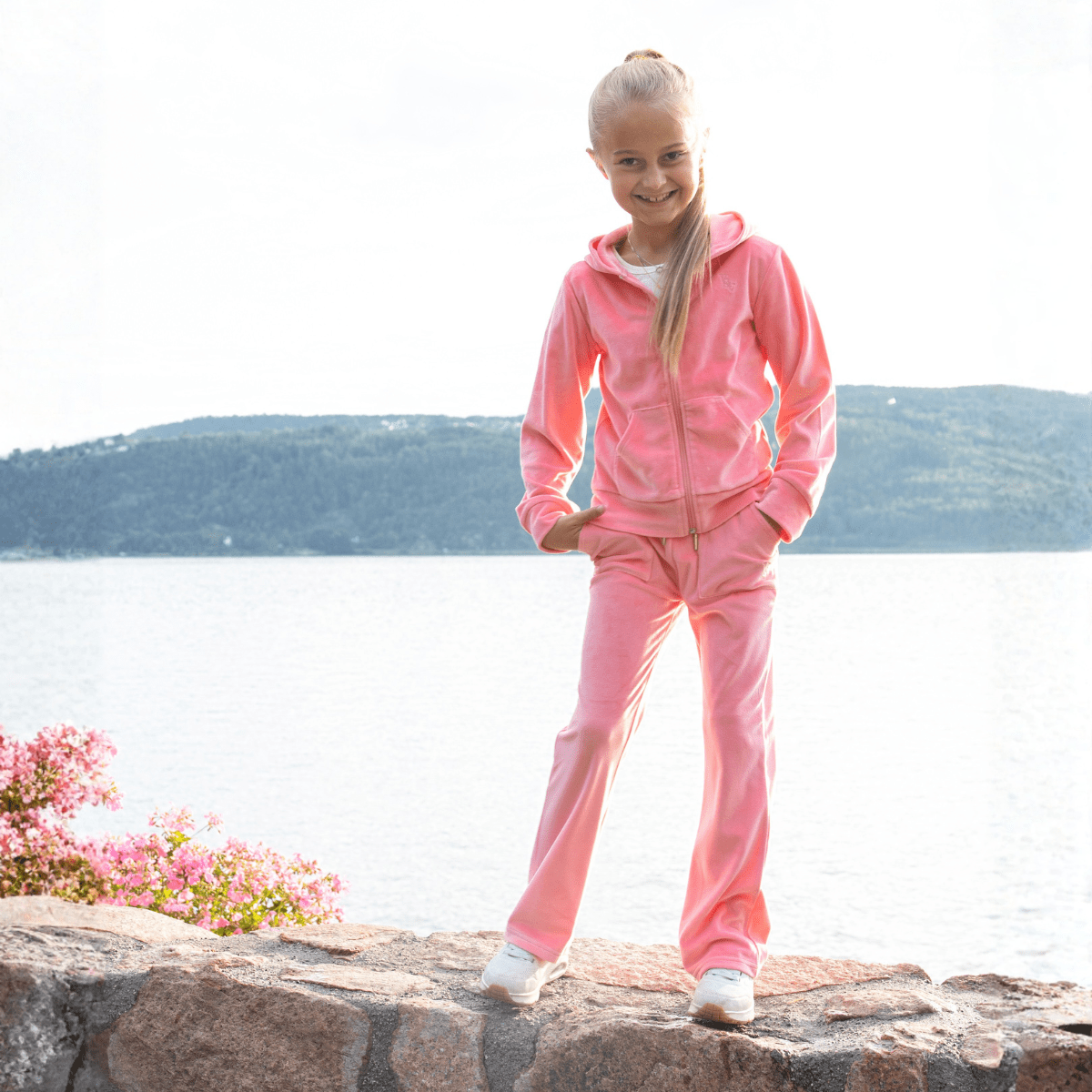 Vilje & Ve - Bukse i Velour Hermine Coral - Guttelus.no
